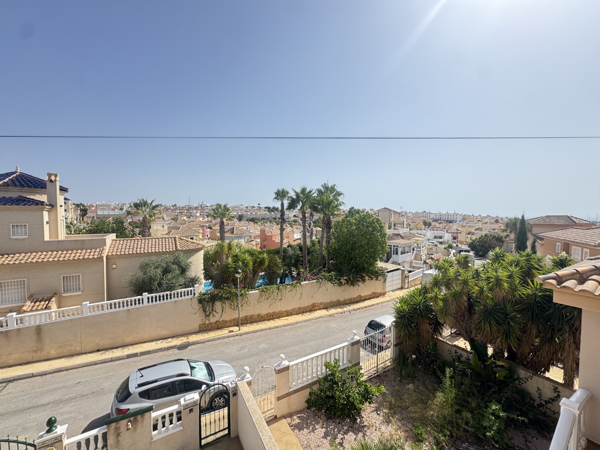 For sale - 4 Bedroom 2 Bathroom Villa in Villamartin - , Villamartin, Alicante, Spain - Alicante