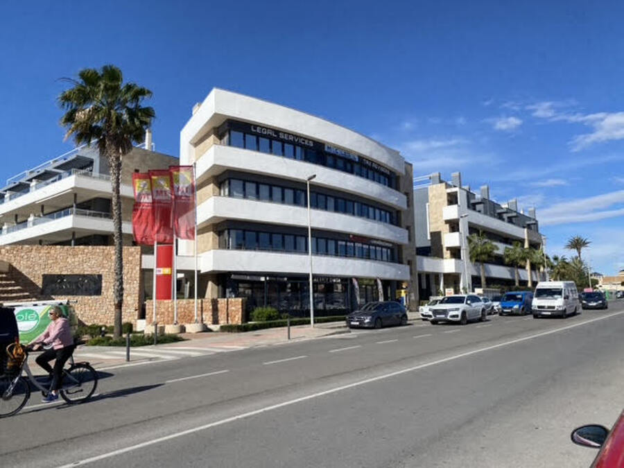 For sale - 3 Bedroom 2 Bathroom Apartment in Playa Flamenca - , Playa Flamenca, Alicante, Spain - Alicante