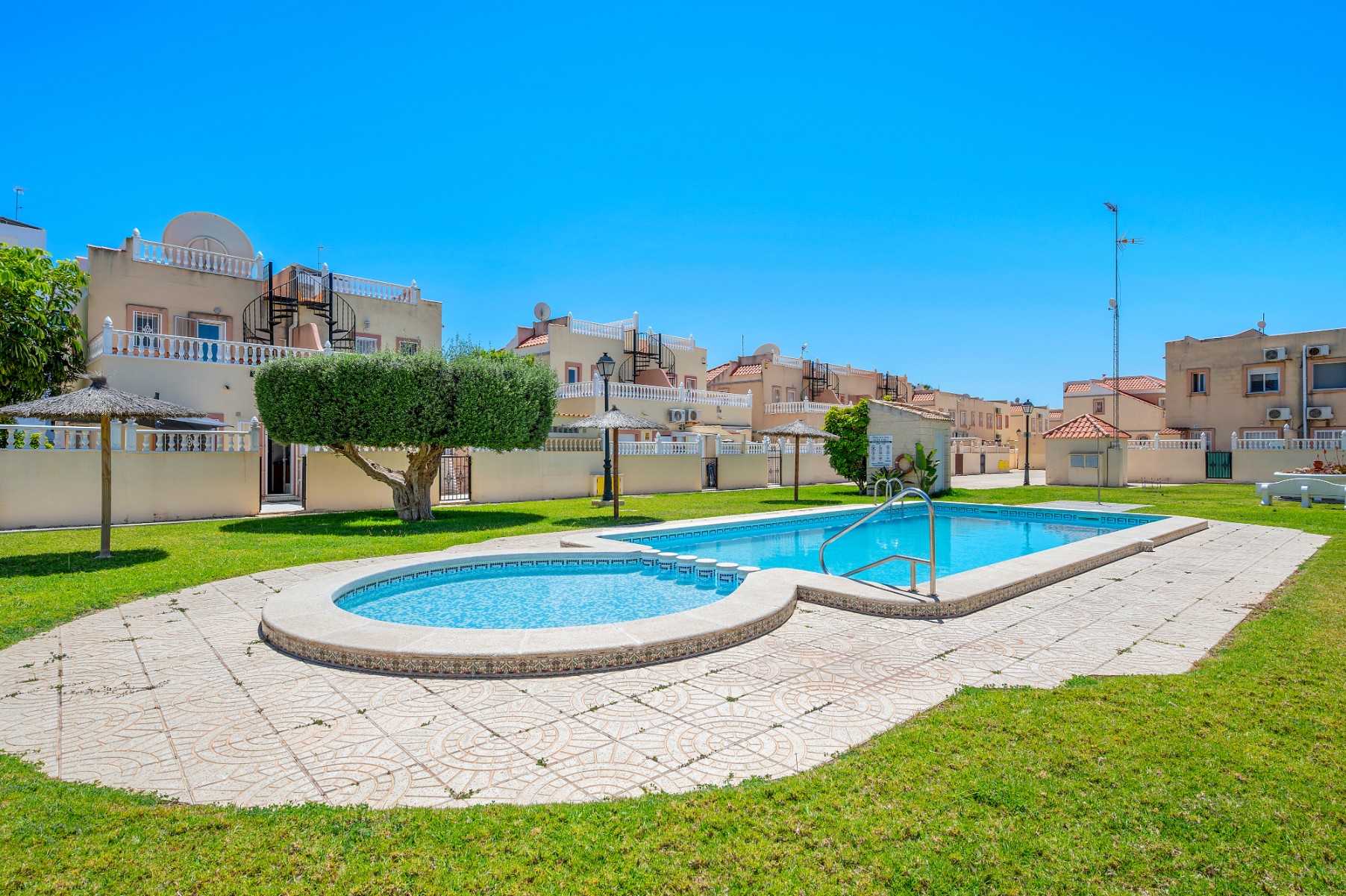 For sale - 3 Bedroom 2 Bathroom Townhouse in Orihuela Costa - La Zenia  - Alicante