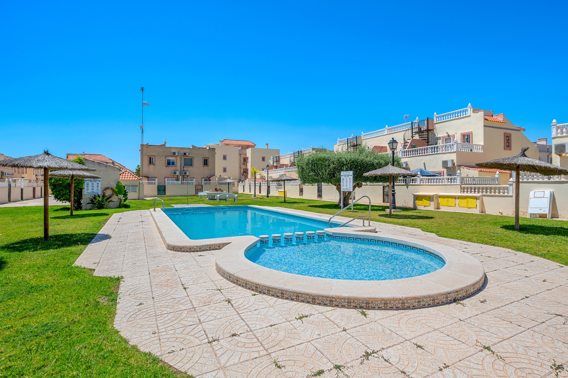 For sale - 3 Bedroom 2 Bathroom Townhouse in Orihuela Costa - La Zenia  - Alicante