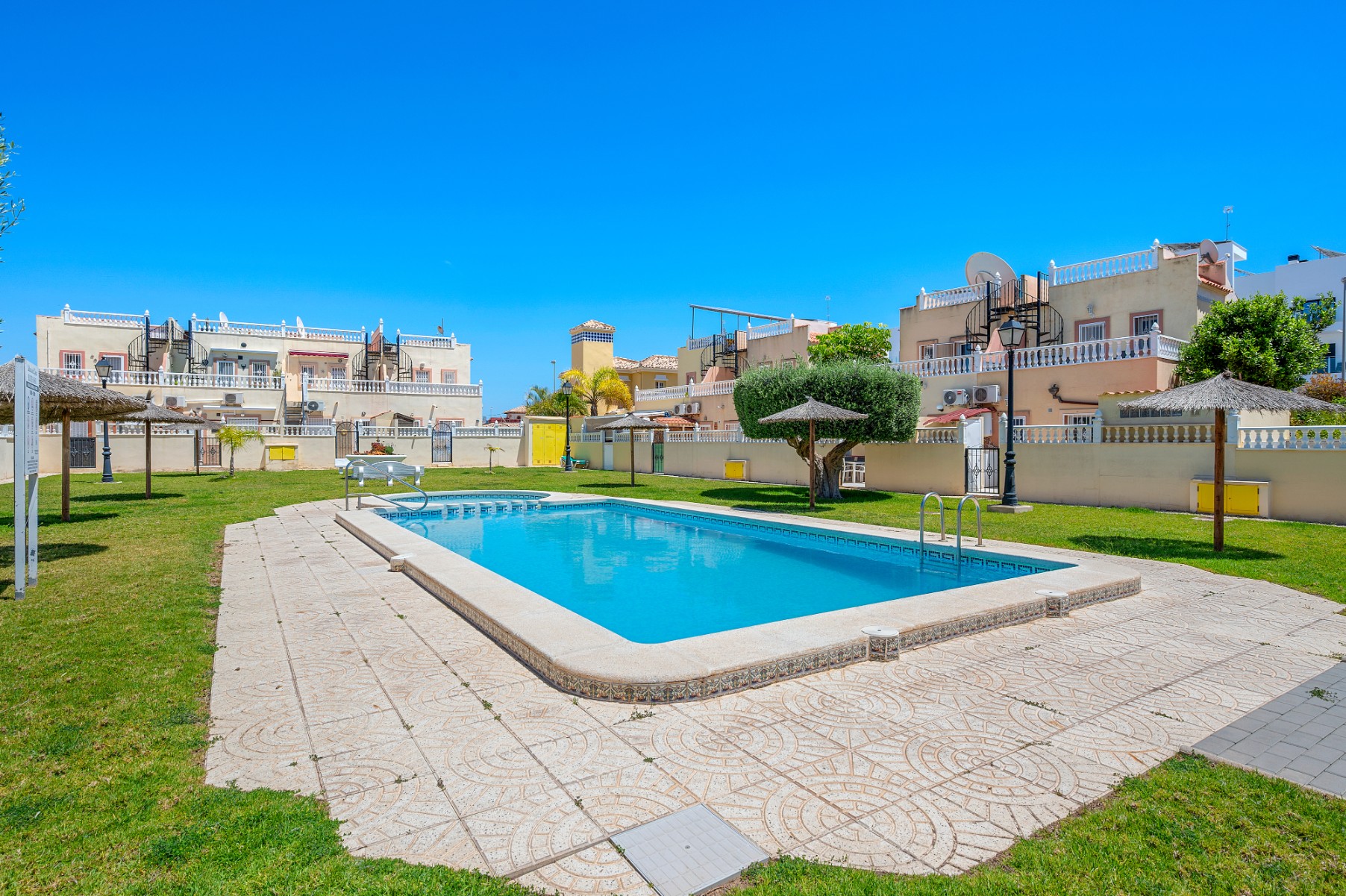 For sale - 3 Bedroom 2 Bathroom Townhouse in Orihuela Costa - La Zenia  - Alicante