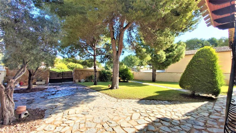 For sale - 4 Bedroom 3 Bathroom Detached Villa in Punta Prima -   - Alicante
