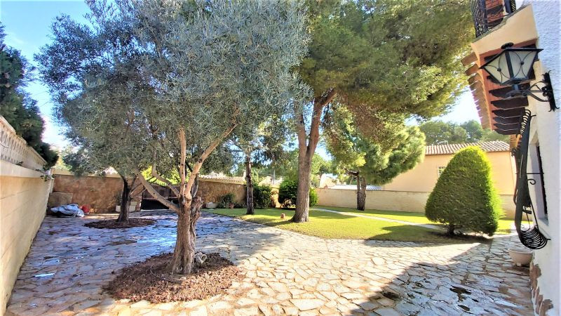 For sale - 4 Bedroom 3 Bathroom Detached Villa in Punta Prima -   - Alicante