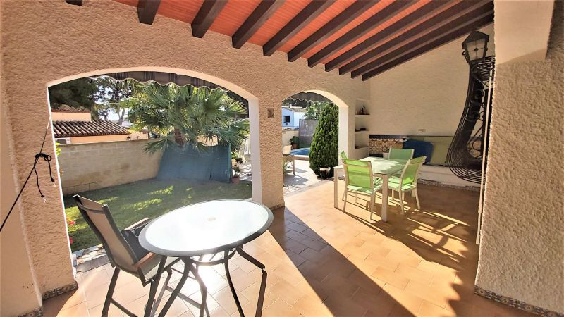 For sale - 4 Bedroom 3 Bathroom Detached Villa in Punta Prima -   - Alicante