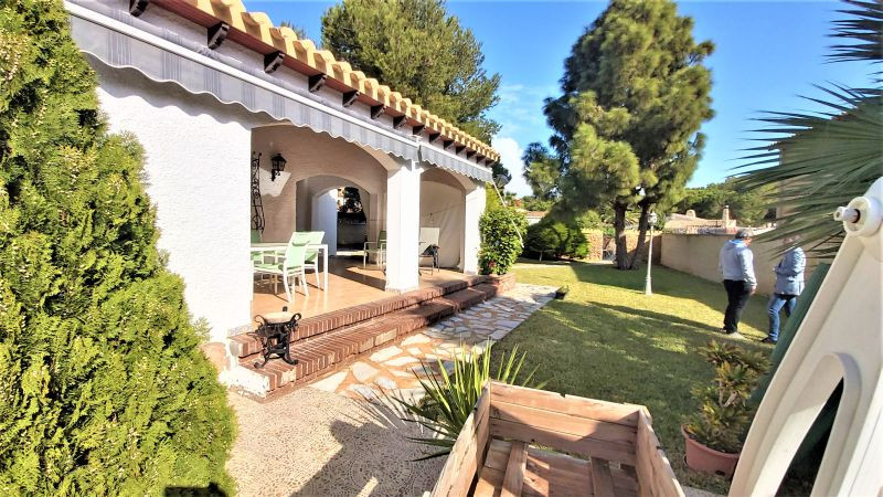 For sale - 4 Bedroom 3 Bathroom Detached Villa in Punta Prima -   - Alicante