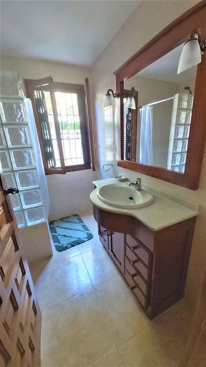 For sale - 4 Bedroom 3 Bathroom Detached Villa in Punta Prima -   - Alicante