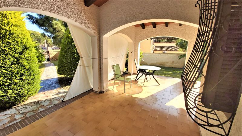 For sale - 4 Bedroom 3 Bathroom Detached Villa in Punta Prima -   - Alicante
