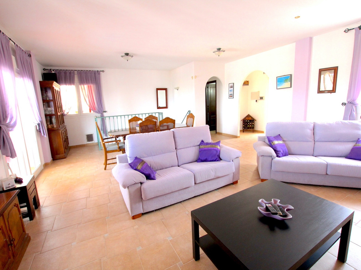 For sale - 3 Bedroom 2 Bathroom House - Detached Villa in Algorfa - Algorfa Centro  - Alicante