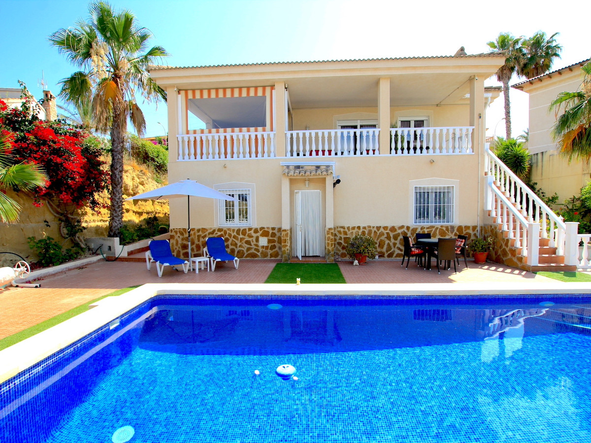 For sale - 3 Bedroom 2 Bathroom House - Detached Villa in Algorfa - Algorfa Centro  - Alicante