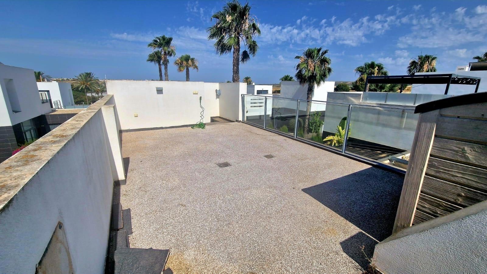 For sale - 2 Bedroom 2 Bathroom Semi-Detached House in Algorfa - La Finca Golf Resort - Alicante