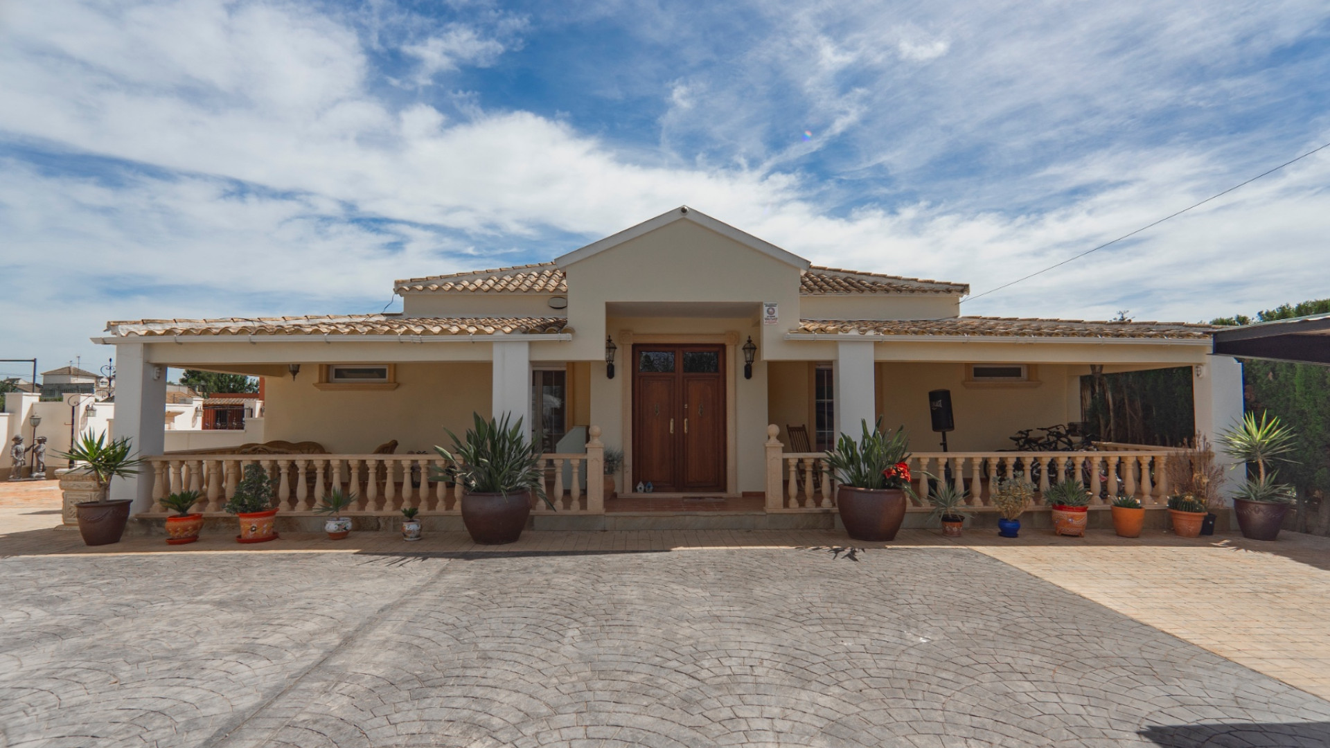 For sale - 6 Bedroom 3 Bathroom Country Property & Stables Las Heredades -   - Alicante