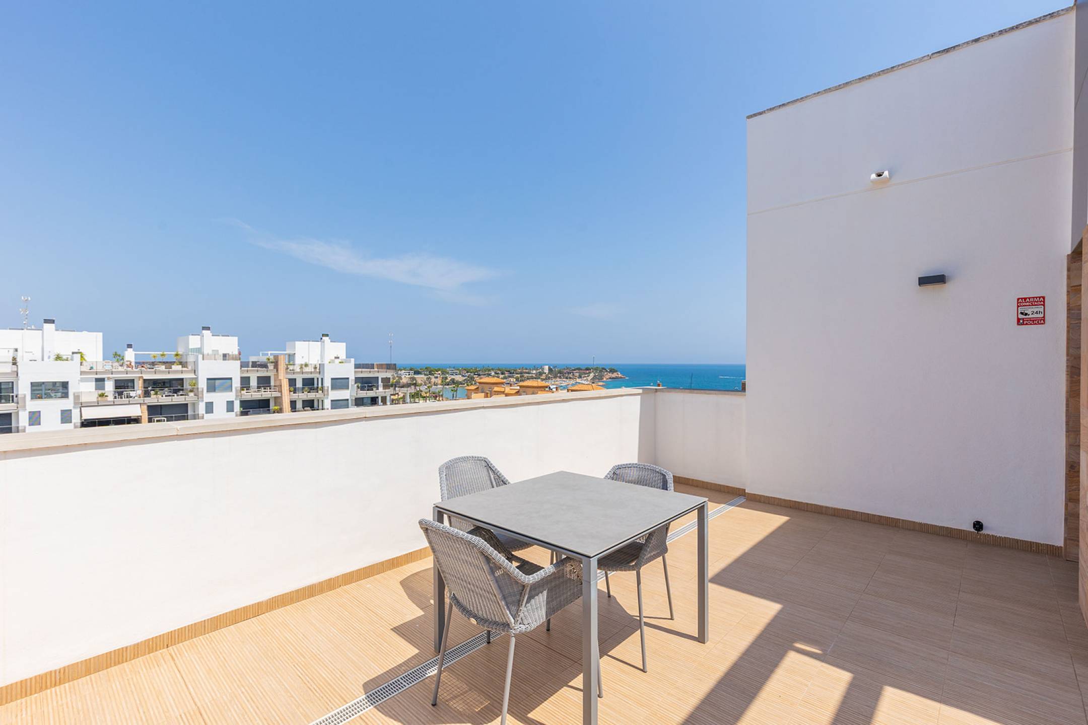 For sale - 3 Bedroom 2 Bathroom Luxury Penthouse Apartment in Cabo Roig - Aguamarina - Alicante
