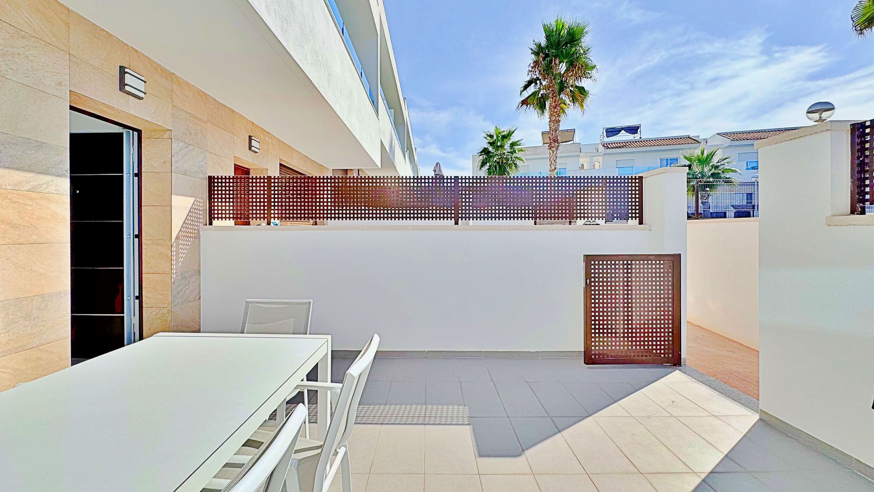 For sale - 3 Bedroom 3 Bathroom Townhouse in Torrevieja - Los Balcones  - Alicante