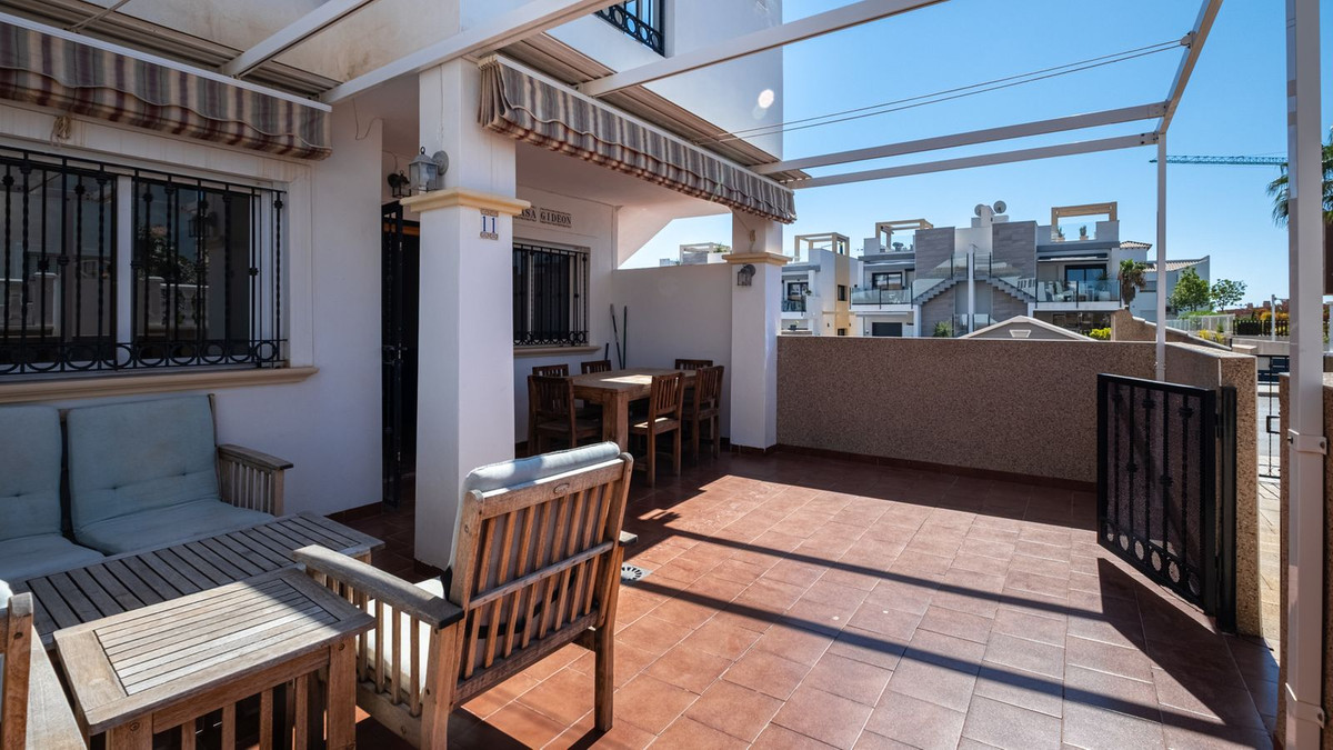 For sale - 2 Bedroom 2 Bathroom Ground Floor Apartment in Punta Prima  - Punta Prima  - Alicante