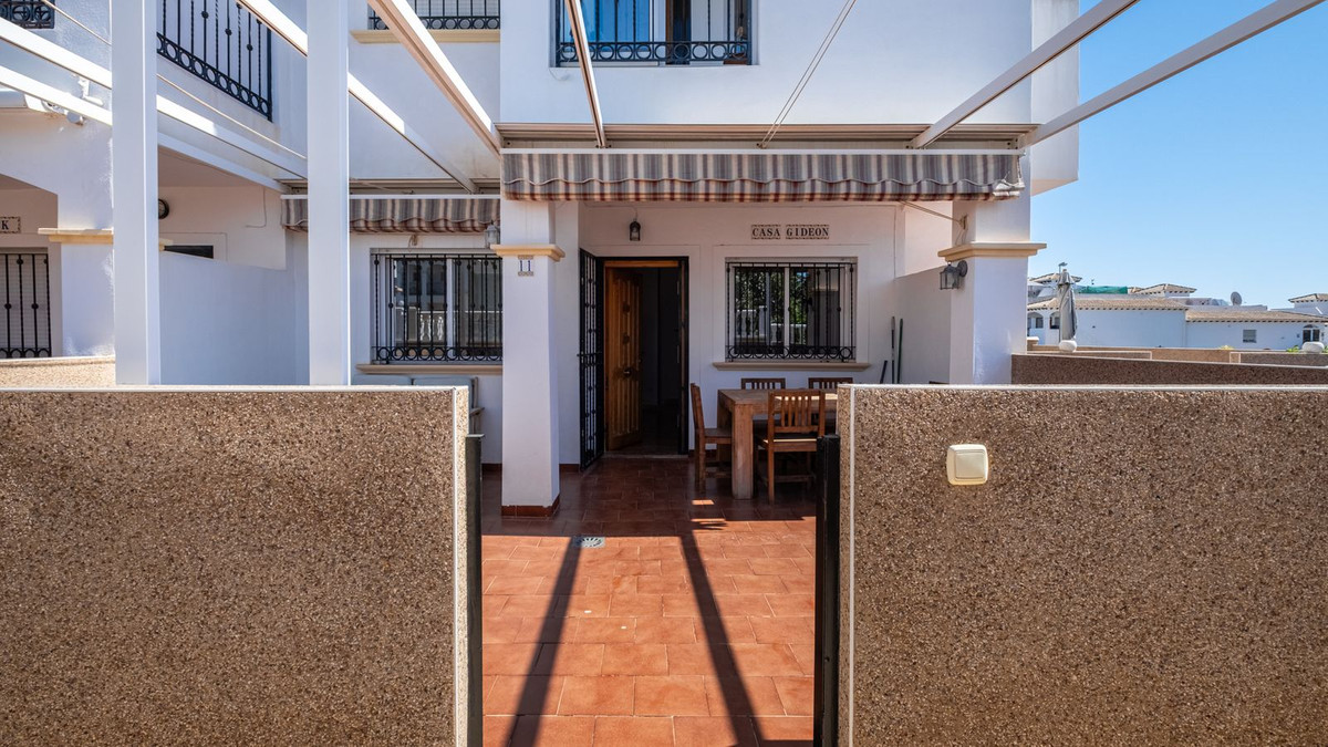 For sale - 2 Bedroom 2 Bathroom Ground Floor Apartment in Punta Prima  - Punta Prima  - Alicante