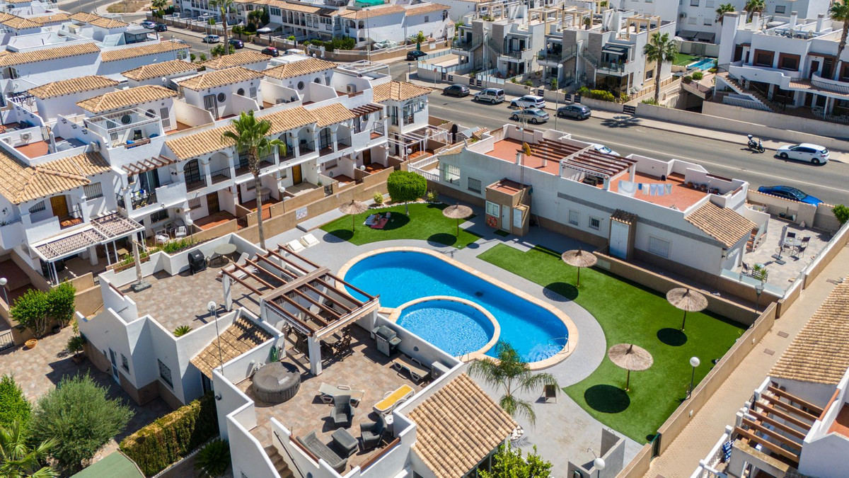 For sale - 2 Bedroom 2 Bathroom Ground Floor Apartment in Punta Prima  - Punta Prima  - Alicante