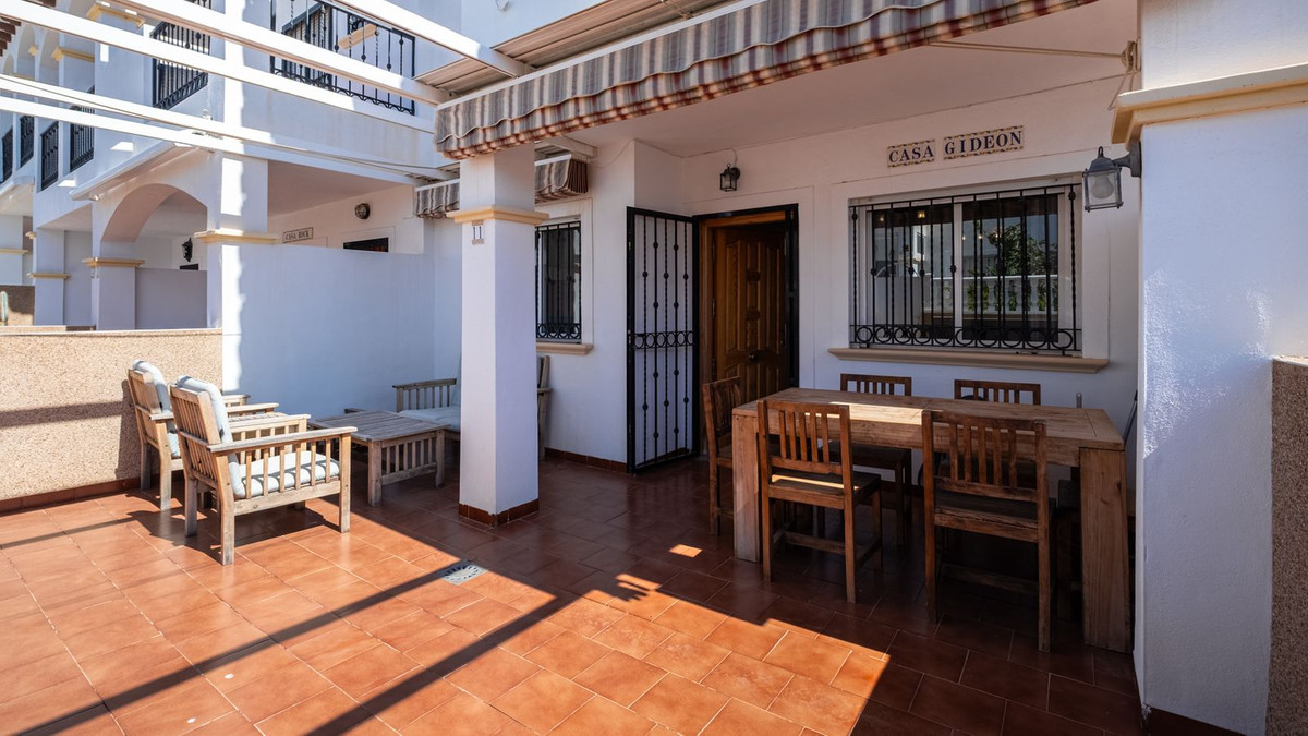 For sale - 2 Bedroom 2 Bathroom Ground Floor Apartment in Punta Prima  - Punta Prima  - Alicante