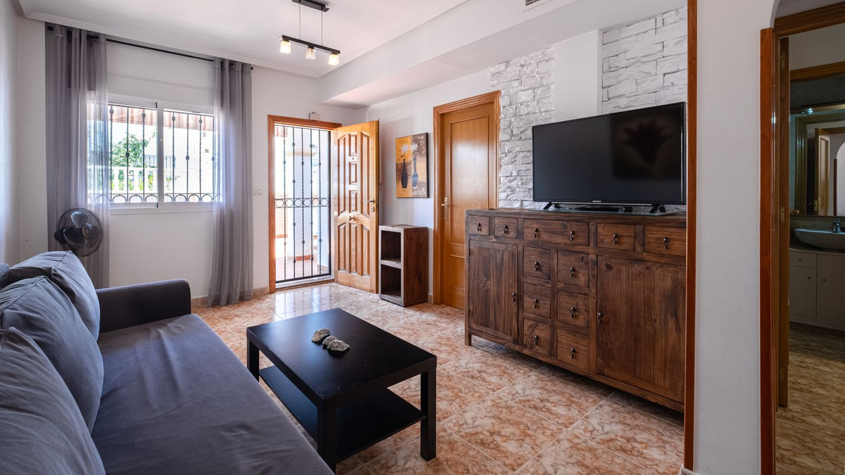 For sale - 2 Bedroom 2 Bathroom Ground Floor Apartment in Punta Prima  - Punta Prima  - Alicante