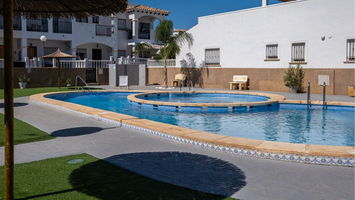 For sale - 2 Bedroom 2 Bathroom Ground Floor Apartment in Punta Prima  - Punta Prima  - Alicante