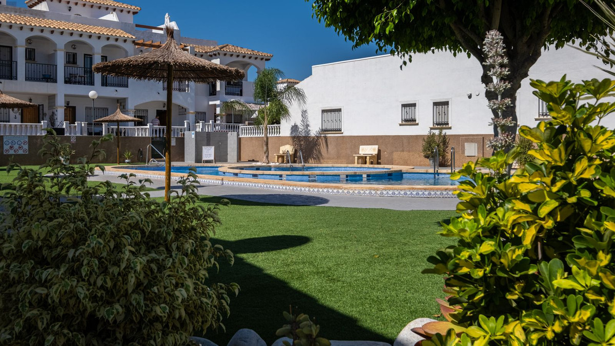 For sale - 2 Bedroom 2 Bathroom Ground Floor Apartment in Punta Prima  - Punta Prima  - Alicante