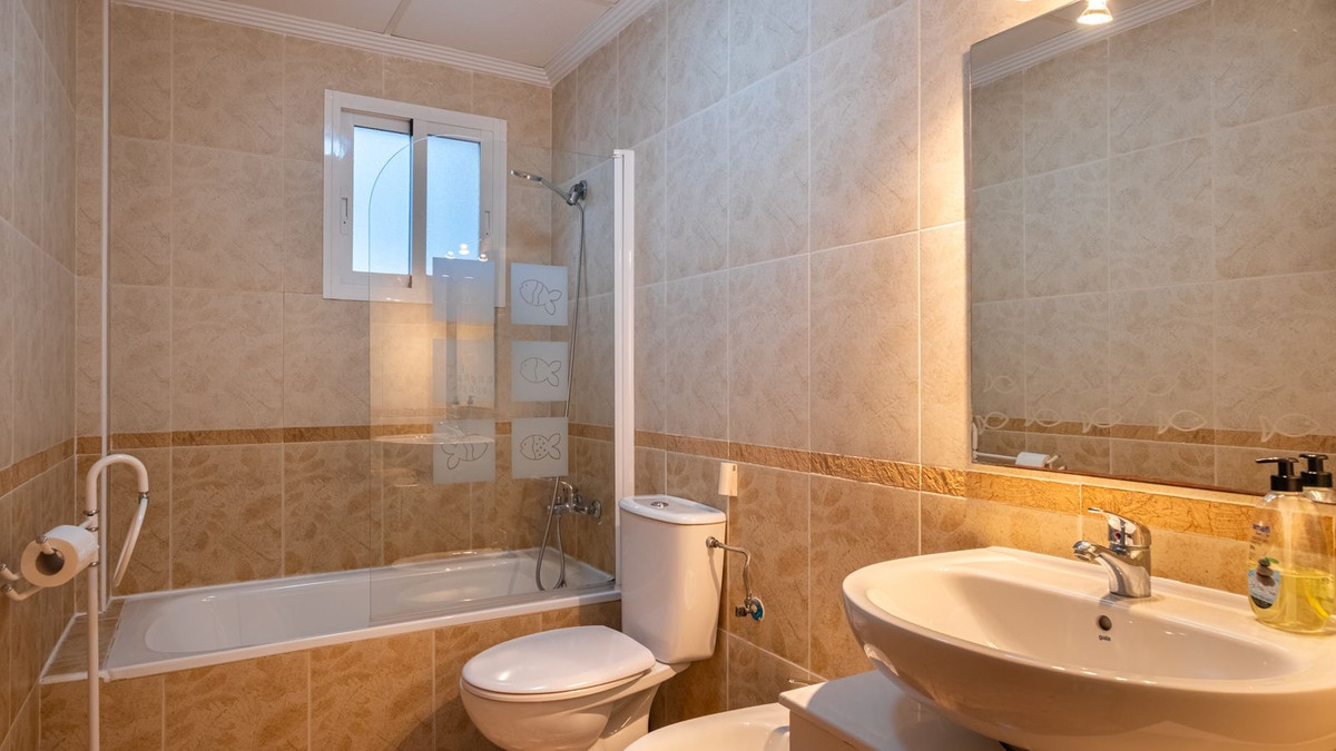 For sale - 2 Bedroom 2 Bathroom Ground Floor Apartment in Punta Prima  - Punta Prima  - Alicante