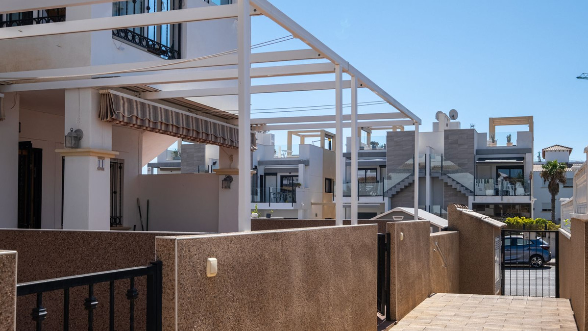 For sale - 2 Bedroom 2 Bathroom Ground Floor Apartment in Punta Prima  - Punta Prima  - Alicante