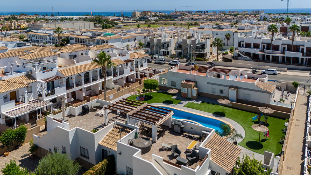 For sale - 2 Bedroom 2 Bathroom Ground Floor Apartment in Punta Prima  - Punta Prima  - Alicante