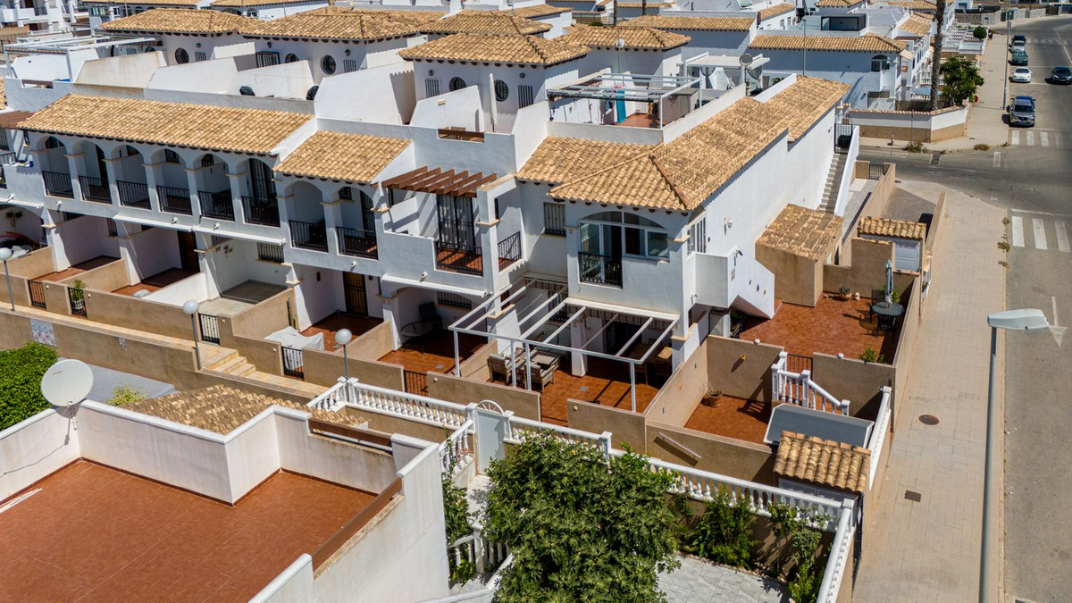 For sale - 2 Bedroom 2 Bathroom Ground Floor Apartment in Punta Prima  - Punta Prima  - Alicante