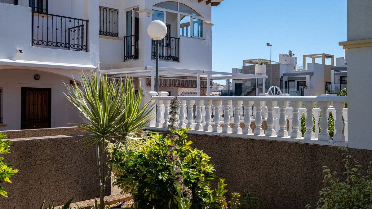 For sale - 2 Bedroom 2 Bathroom Ground Floor Apartment in Punta Prima  - Punta Prima  - Alicante