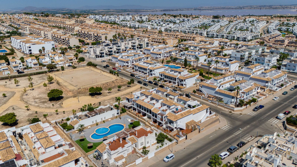 For sale - 2 Bedroom 2 Bathroom Ground Floor Apartment in Punta Prima  - Punta Prima  - Alicante