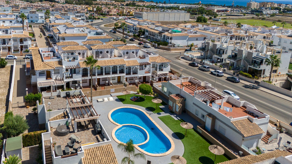 For sale - 2 Bedroom 2 Bathroom Ground Floor Apartment in Punta Prima  - Punta Prima  - Alicante