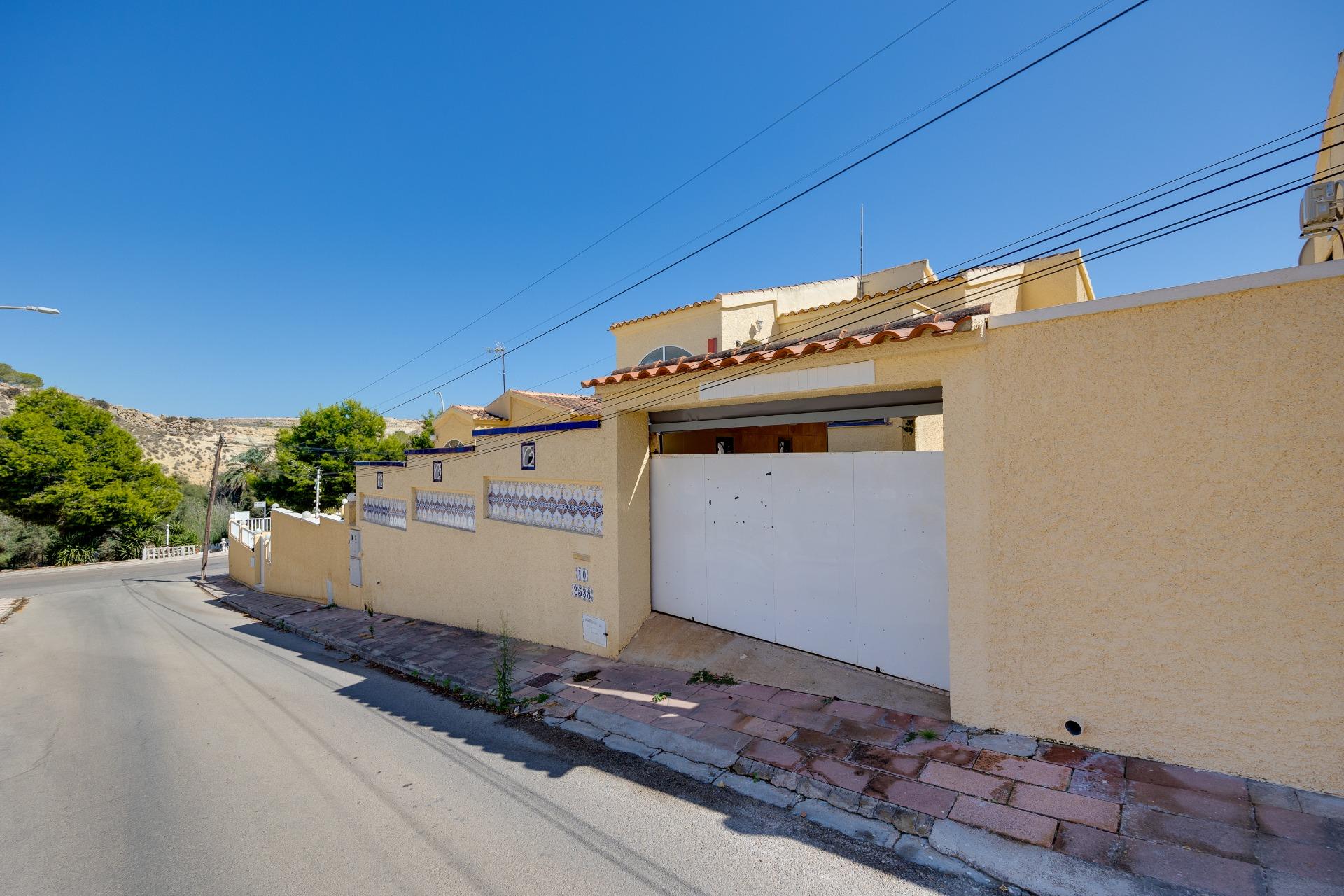 For sale - 3 Bedroom 2 Bathroom Villa in San Fulgencio - La Marina  - Alicante