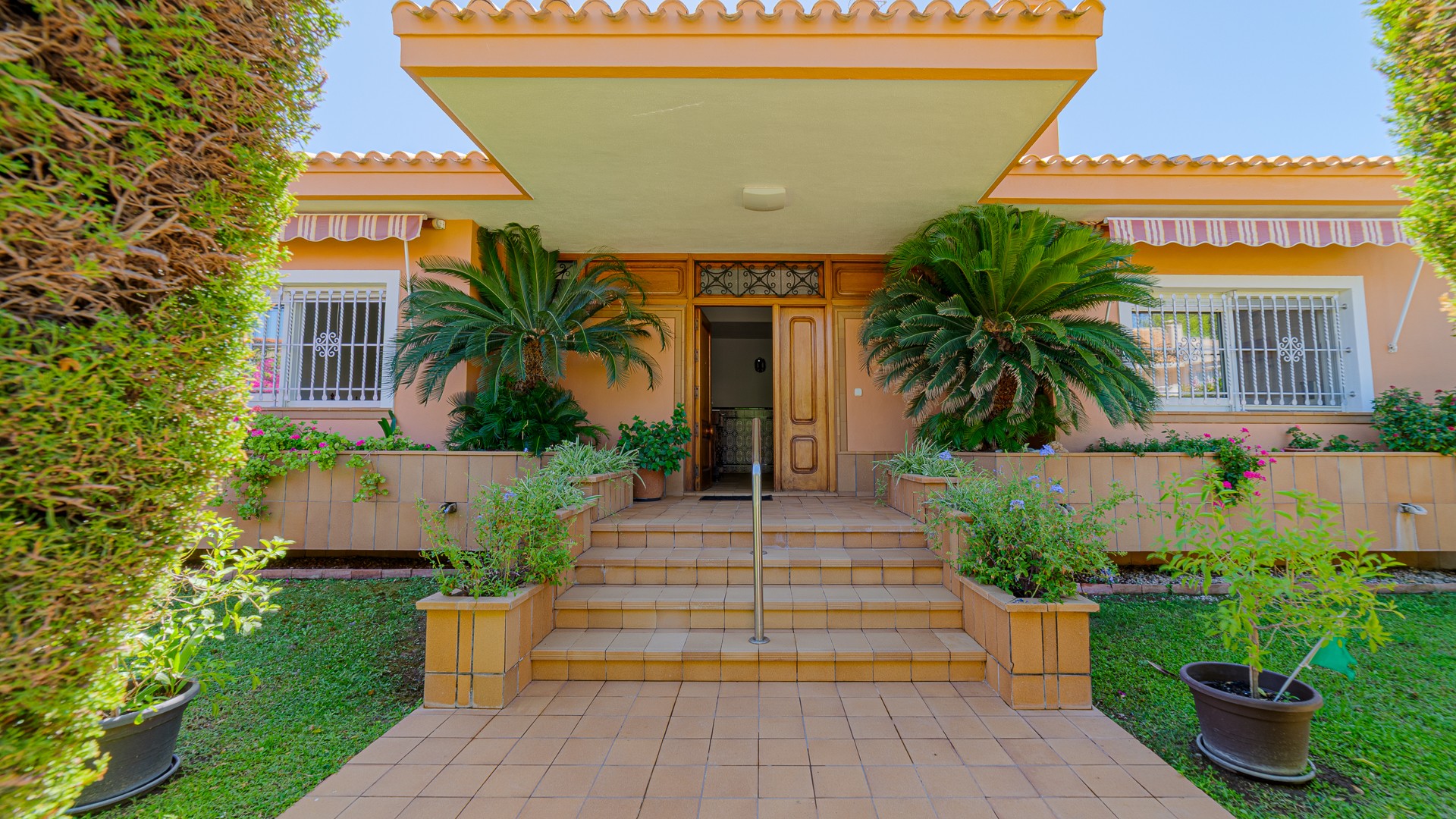 For sale - 7 Bedroom 4 Bathroom Villa in Campoamor - Campoamor  - Alicante