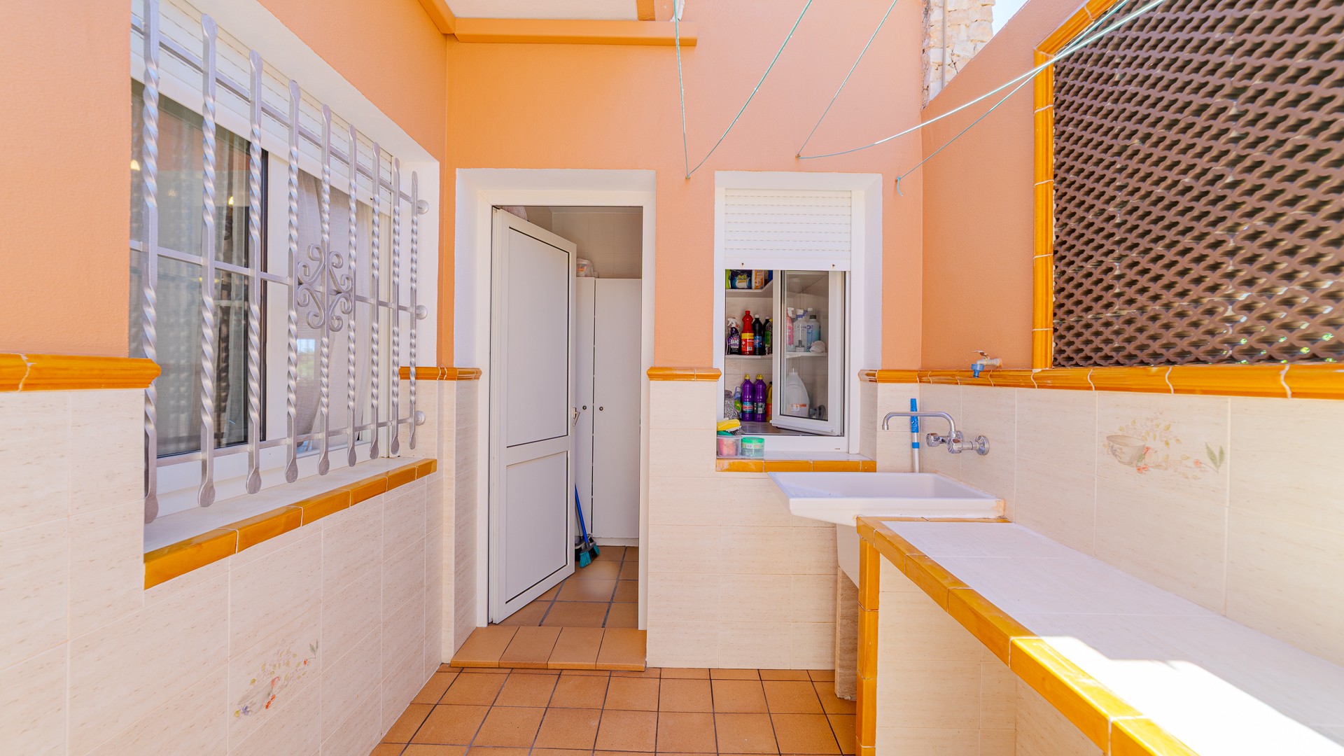 For sale - 7 Bedroom 4 Bathroom Villa in Campoamor - Campoamor  - Alicante