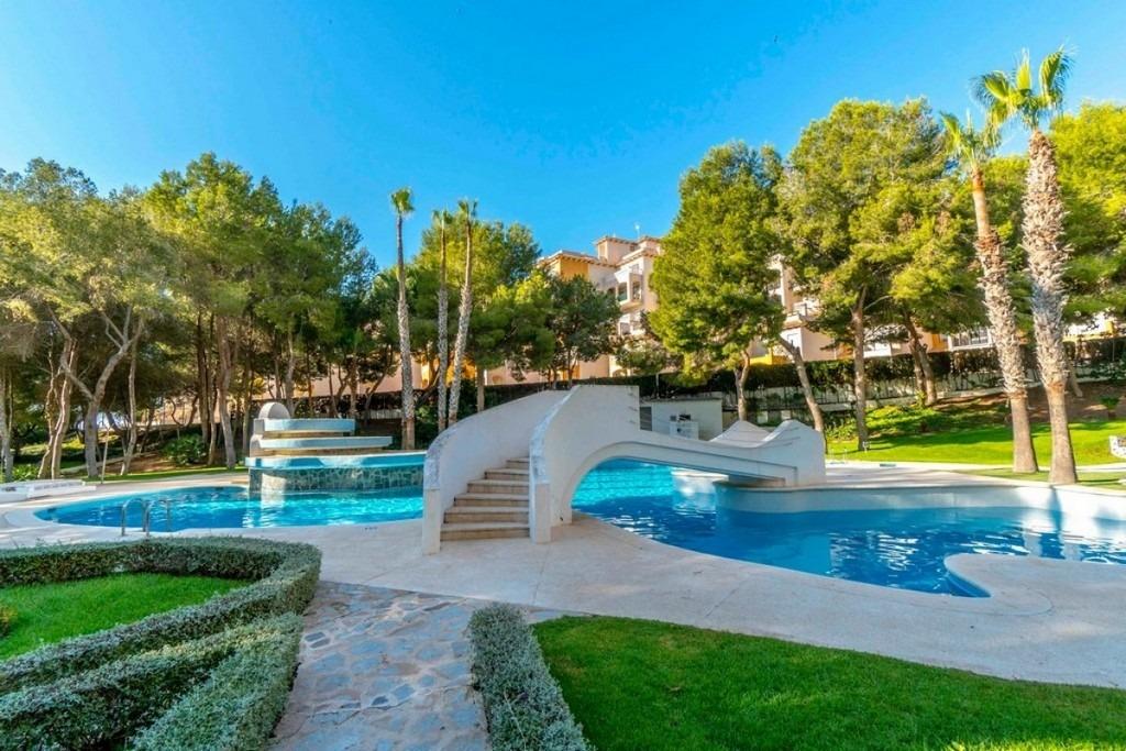 For sale - 3 Bedroom 1 Bathroom Apartment in Cabo Roig - Altos de campoamor  - Alicante