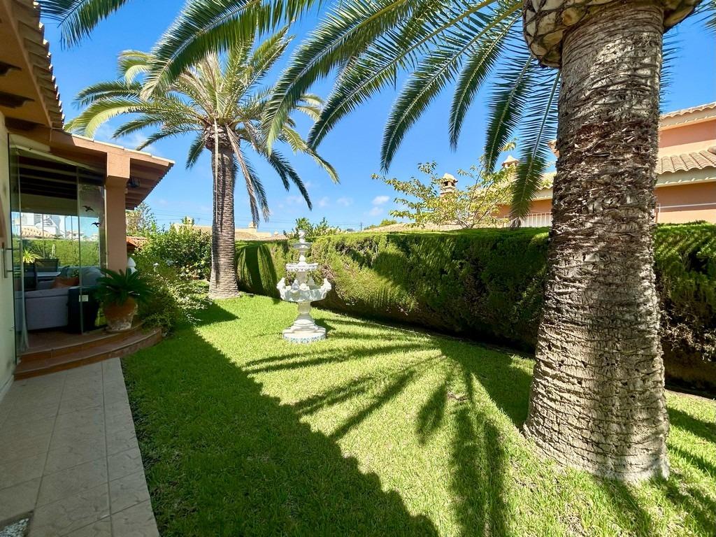 For sale - 3 Bedroom 3 Bathroom Villa in Cabo Roig - Aguamarina  - Alicante