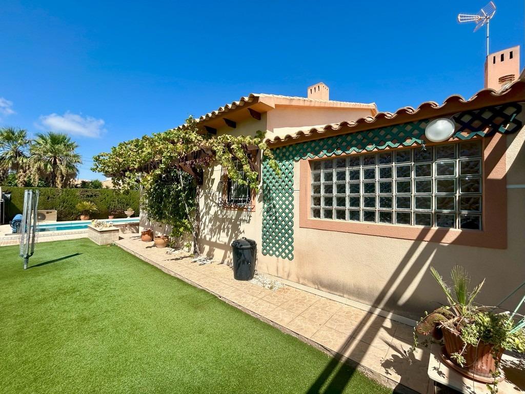 For sale - 3 Bedroom 3 Bathroom Villa in Cabo Roig - Aguamarina  - Alicante