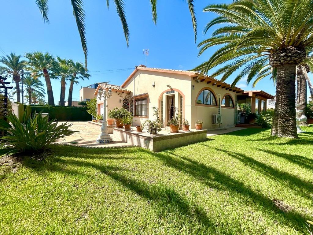 For sale - 3 Bedroom 3 Bathroom Villa in Cabo Roig - Aguamarina  - Alicante