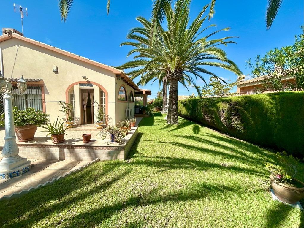 For sale - 3 Bedroom 3 Bathroom Villa in Cabo Roig - Aguamarina  - Alicante