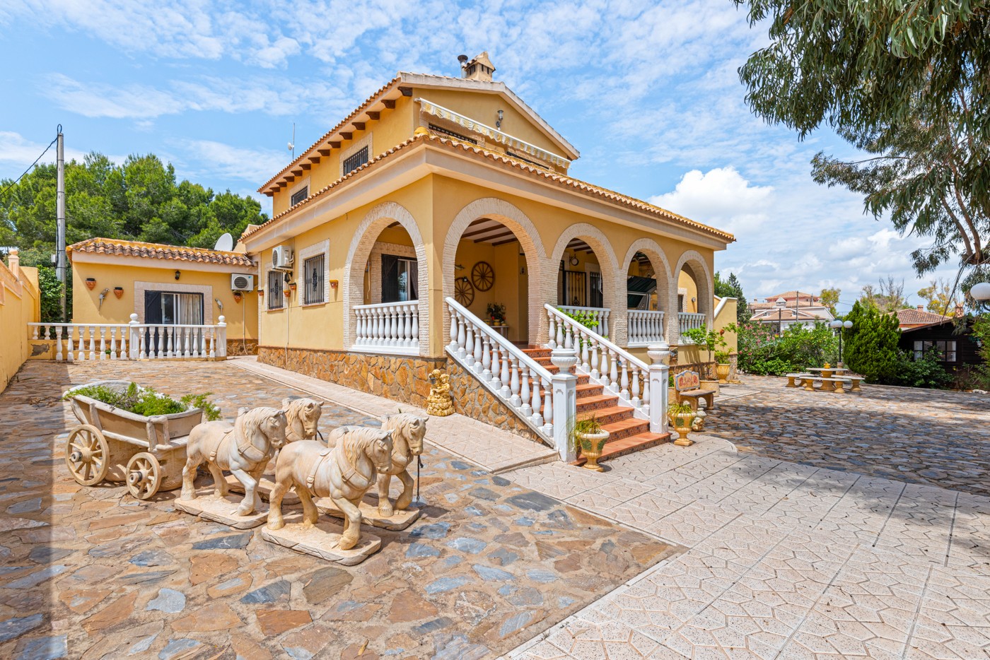 For sale - 4 Bedroom 3 Bathroom Villa in Jacarilla - Jacarilla  - Alicante