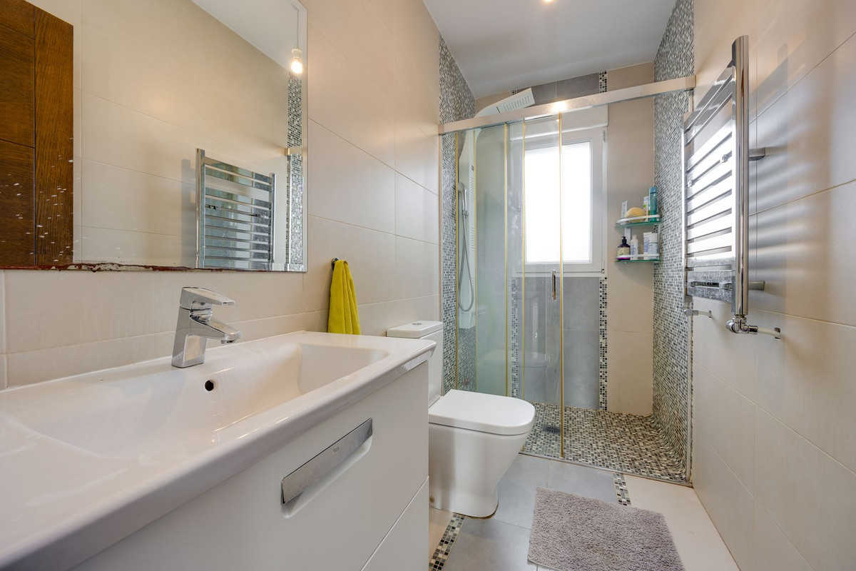 For sale - 4 Bedroom 4 Bathroom House - Detached Villa in Rojales - Ciudad Quesada  - Alicante