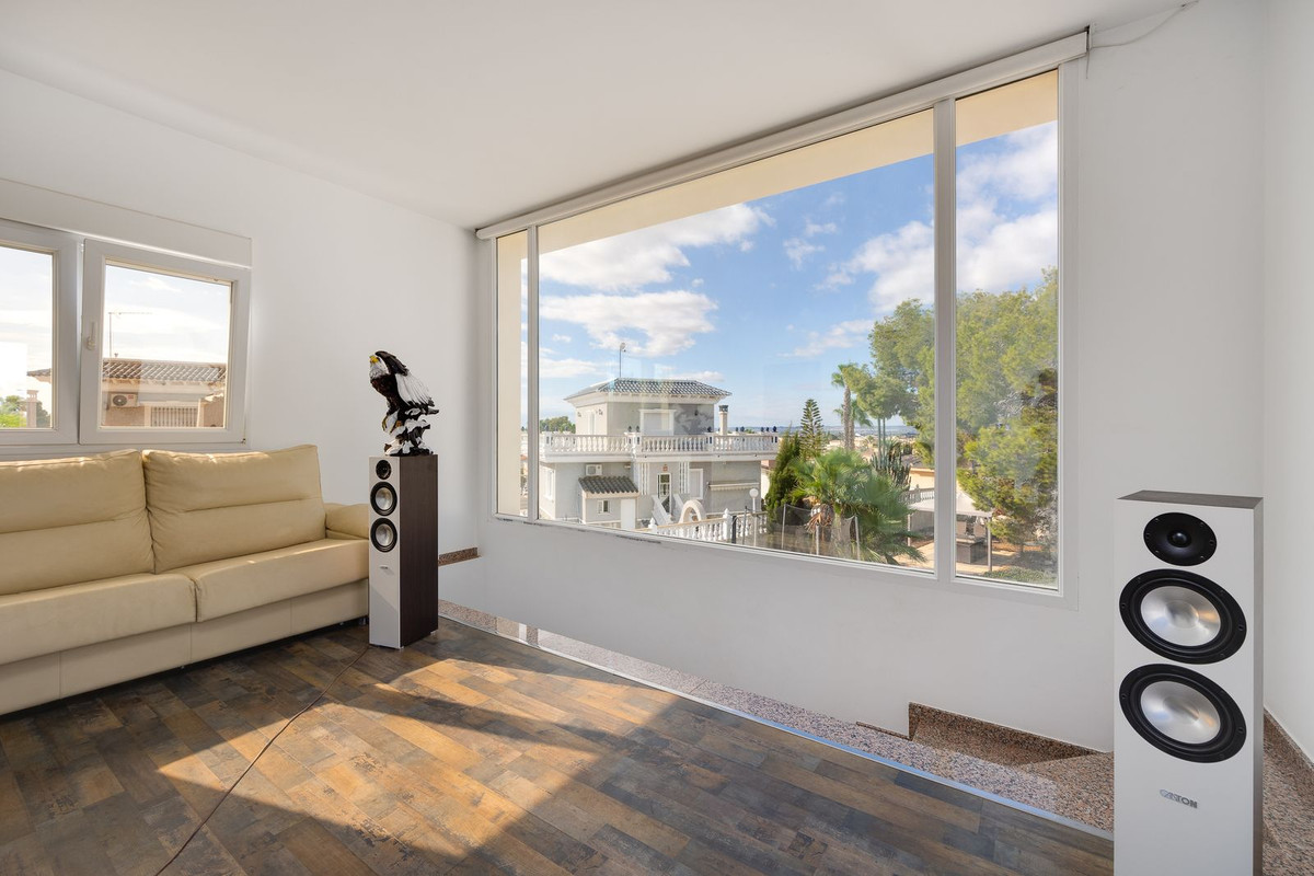 For sale - 4 Bedroom 4 Bathroom House - Detached Villa in Rojales - Ciudad Quesada  - Alicante