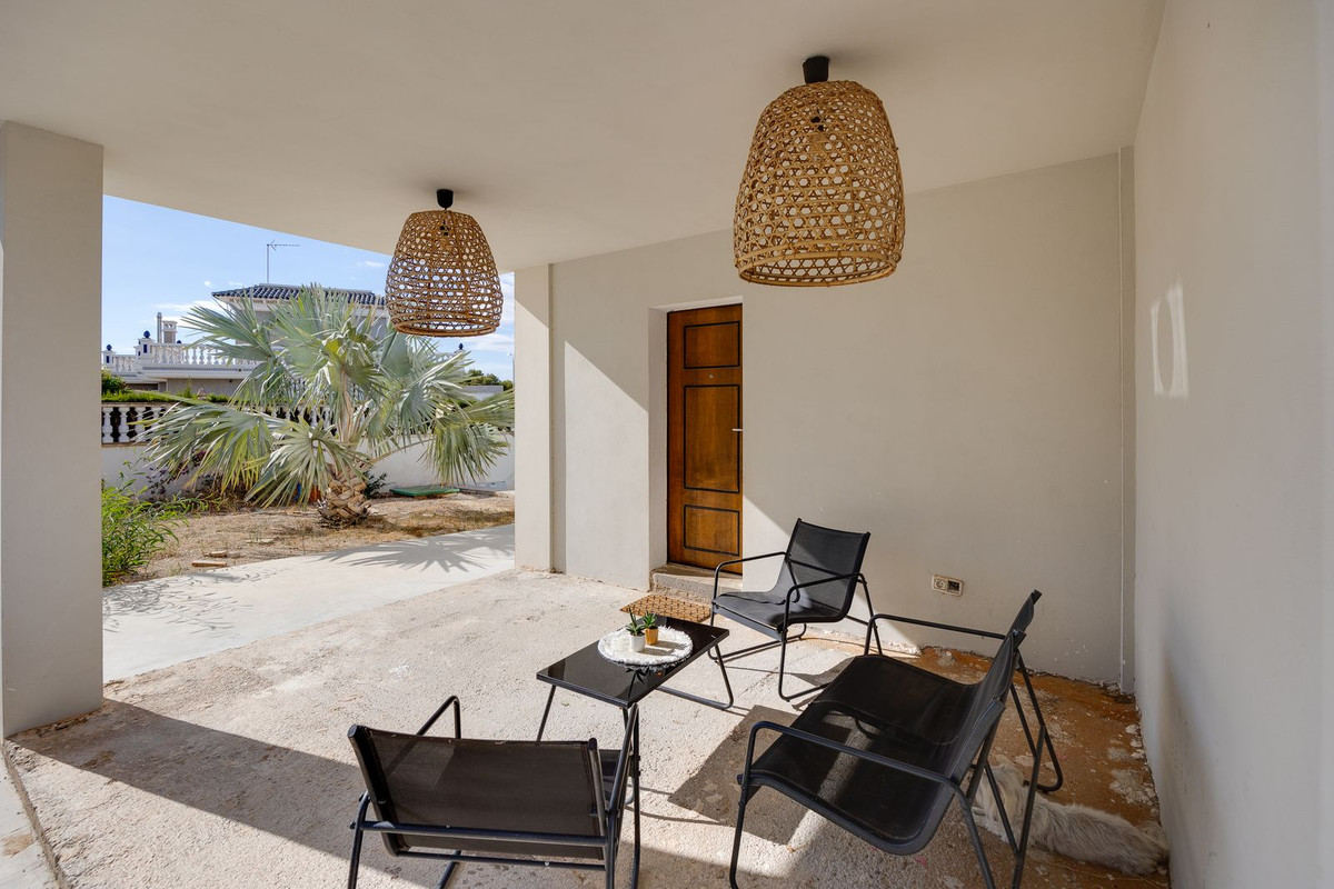For sale - 4 Bedroom 4 Bathroom House - Detached Villa in Rojales - Ciudad Quesada  - Alicante