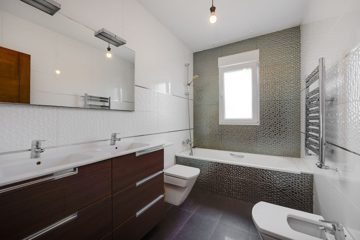 For sale - 4 Bedroom 4 Bathroom House - Detached Villa in Rojales - Ciudad Quesada  - Alicante