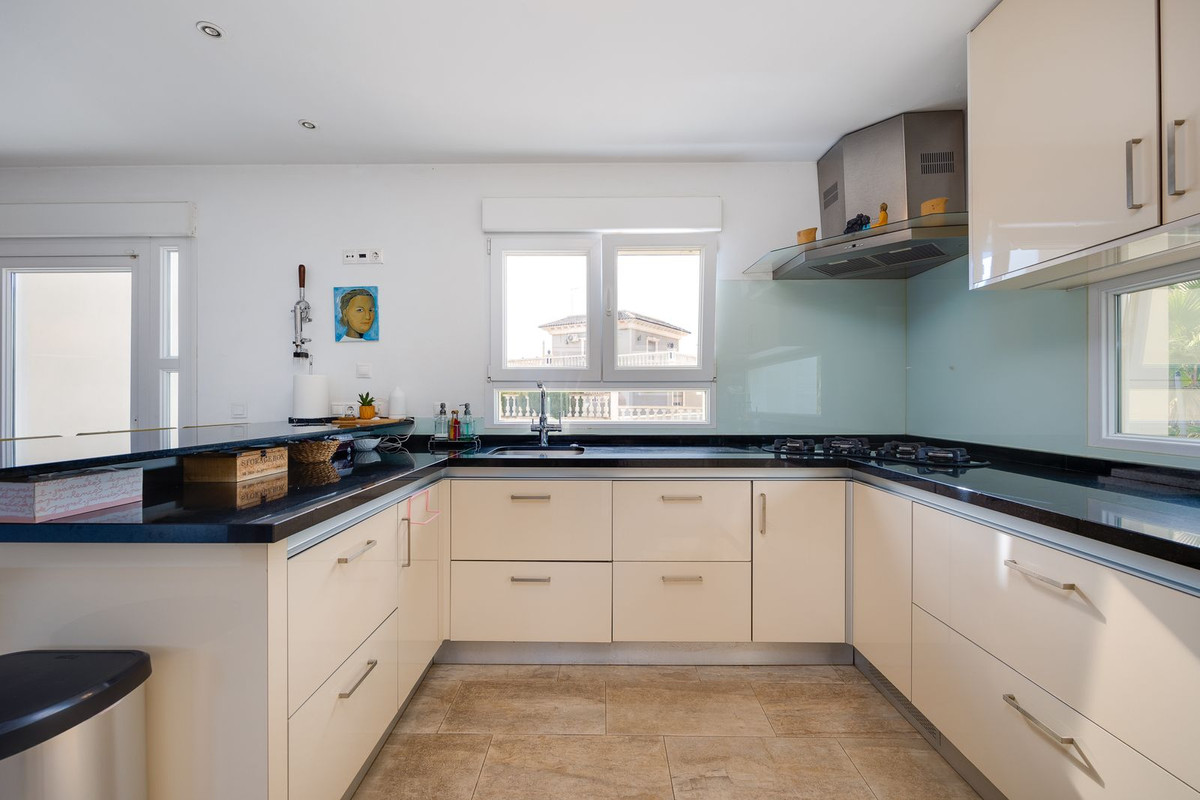 For sale - 4 Bedroom 4 Bathroom House - Detached Villa in Rojales - Ciudad Quesada  - Alicante