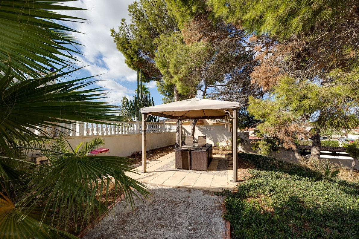 For sale - 4 Bedroom 4 Bathroom House - Detached Villa in Rojales - Ciudad Quesada  - Alicante