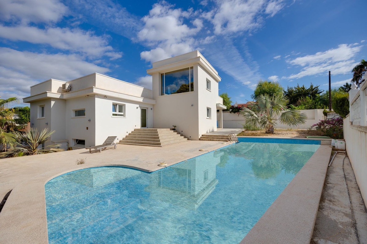 For sale - 4 Bedroom 4 Bathroom House - Detached Villa in Rojales - Ciudad Quesada  - Alicante