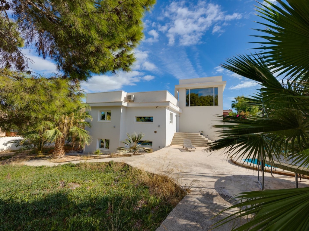 4 Bedroom 4 Bathroom House - Detached Villa in Rojales