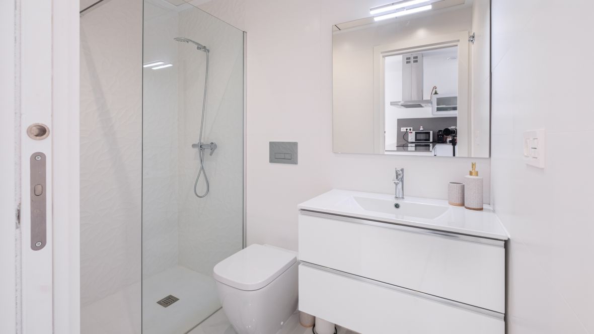 For sale - 3 Bedroom 3 Bathroom villa in Torrevieja -  - Alicante