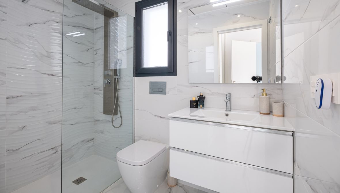 For sale - 3 Bedroom 3 Bathroom villa in Torrevieja -  - Alicante